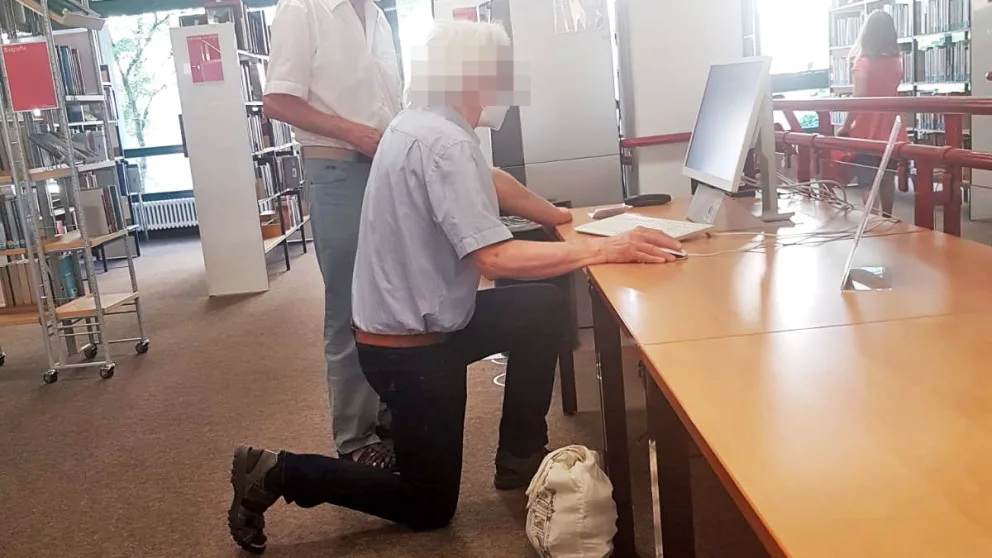 Происшествия: Безумные карантинные правила: полиция вывела пенсионера из библиотеки, потому что он сидел на стуле