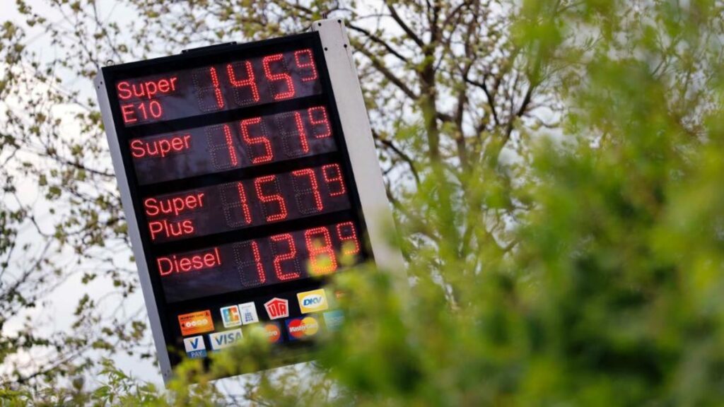 Общество: Цены на топливо в Германии почти достигли семилетнего максимума