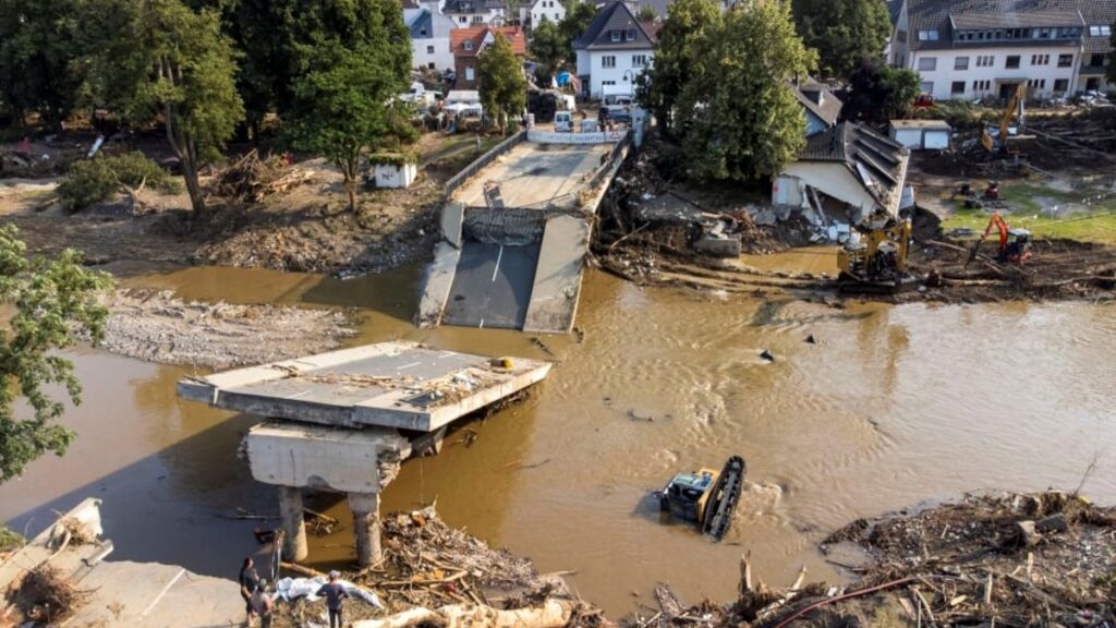 Общество: Массовое убийство по неосторожности в результате наводнения? Прокуратура проверяет подозрения