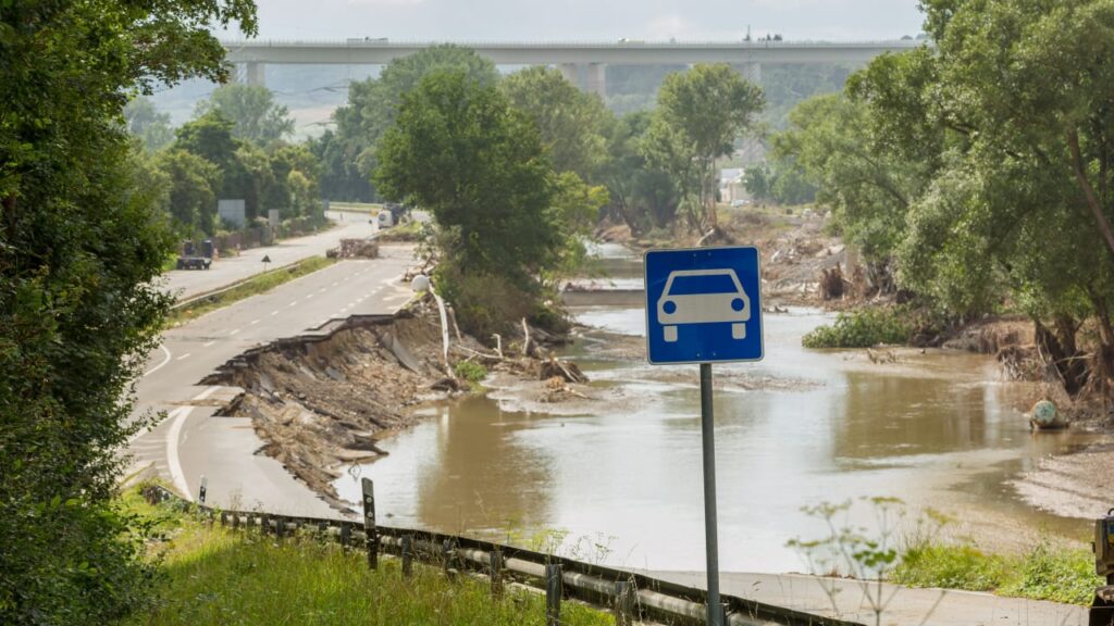 Происшествия: На регионы, которые пострадали от наводнения, снова надвигаются сильные дожди