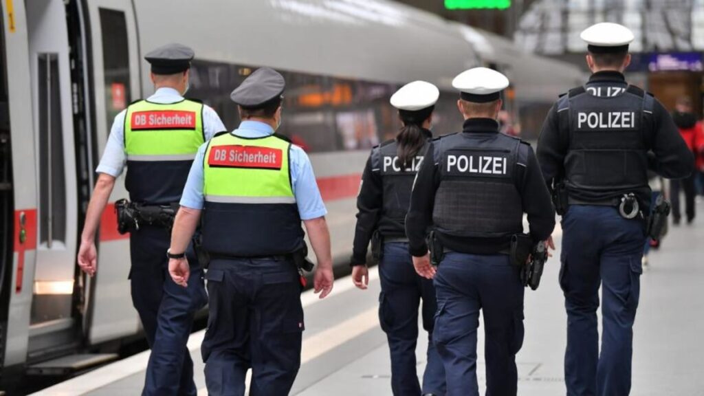 Общество: Полиция против проверок правила «3G» в поездах