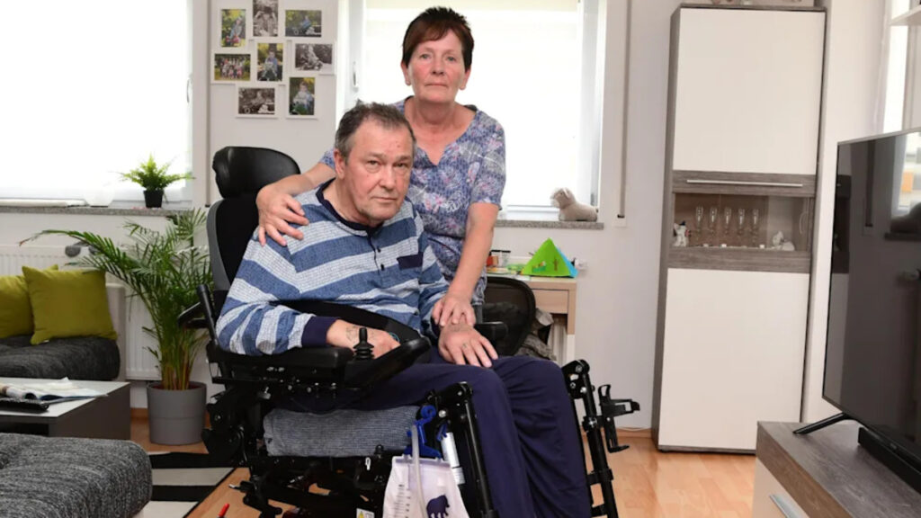 Общество: Бавария: больничная касса требует с колясочника €24 000 за испорченную наводнением инвалидную технику