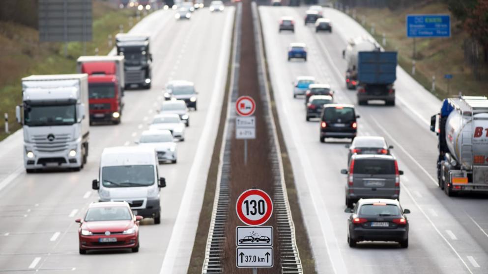 Общество: Быть или не быть? Ограничение скорости на немецких автобанах