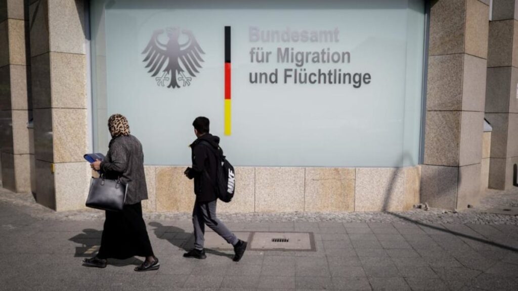 Общество: Несмотря на ходатайство о защите в Греции: десятки тысяч беженцев оказываются в Германии