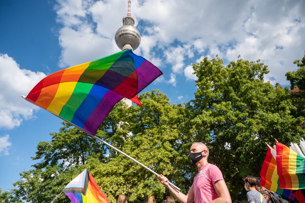 Общество: Заявка принята: Берлин официально становится столицей и свободной зоной для ЛГБТИК