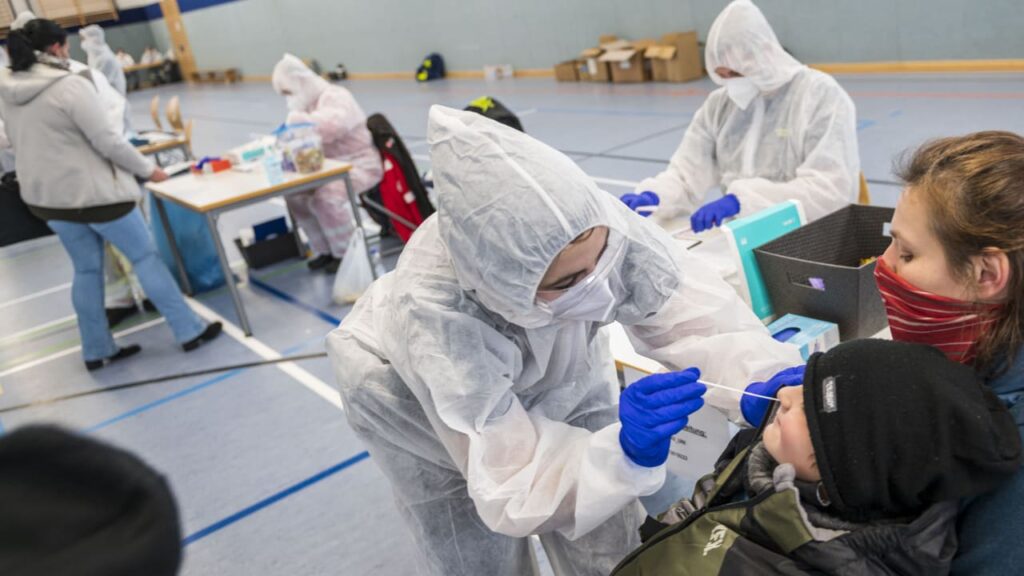 Общество: Даже детям придется платить: в Германии тесты на коронавирус станут платными
