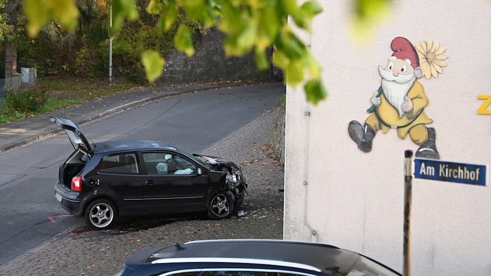 Происшествия: Трагический инцидент в Гессене: водитель въехал в группу детей возле детского сада