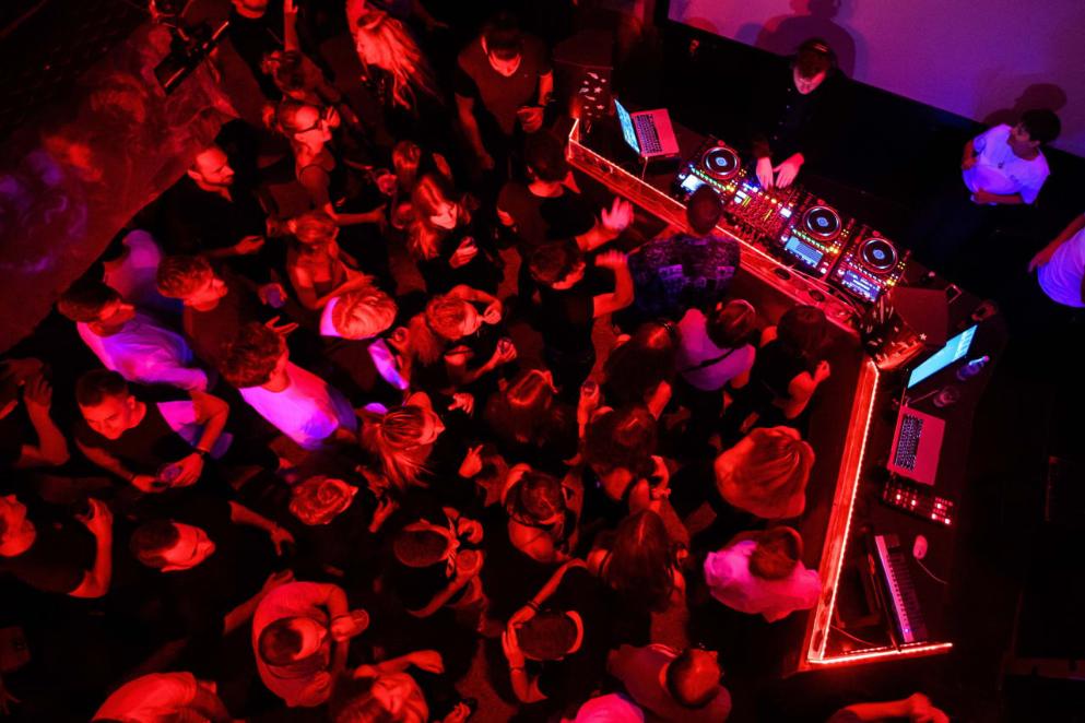 Общество: В Баварии открылись дискотеки: как прошла первая клубная ночь?