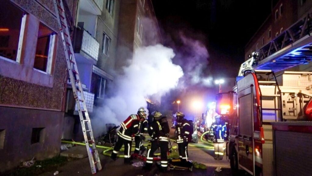 Происшествия: Саксония-Анхальт: более сотни зевак помешали тушению пожара