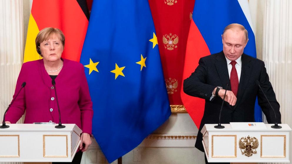 Политика: Драматический призыв Меркель: канцлер попросила Путина облагоразумить Лукашенко