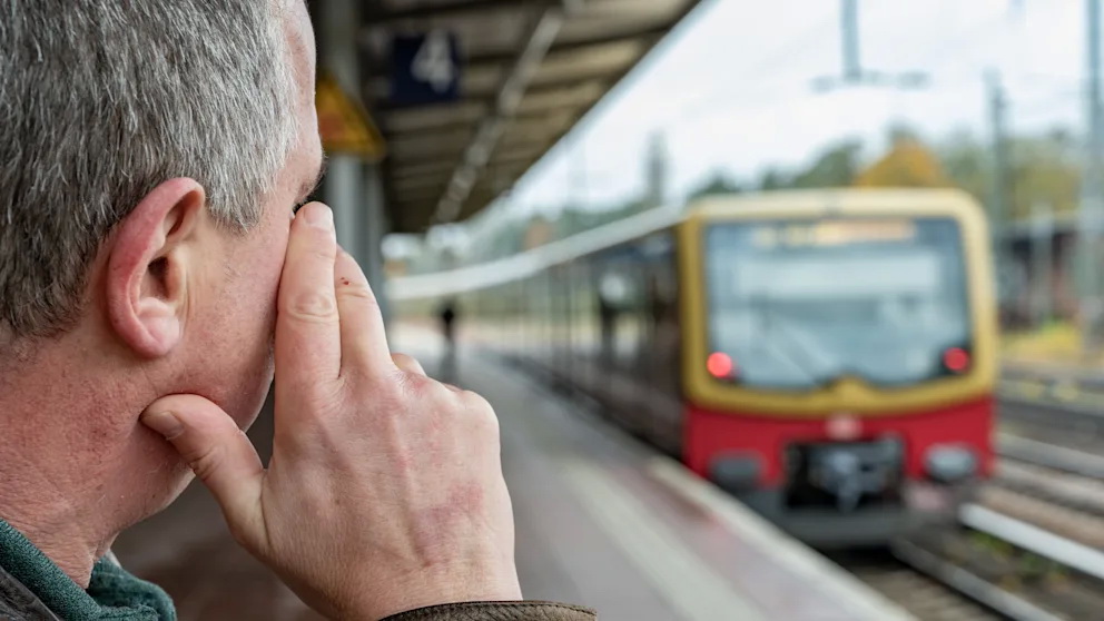 Происшествия: Нападение на пенсионера в Берлине: «Неизвестный пытался столкнуть меня с поезда»