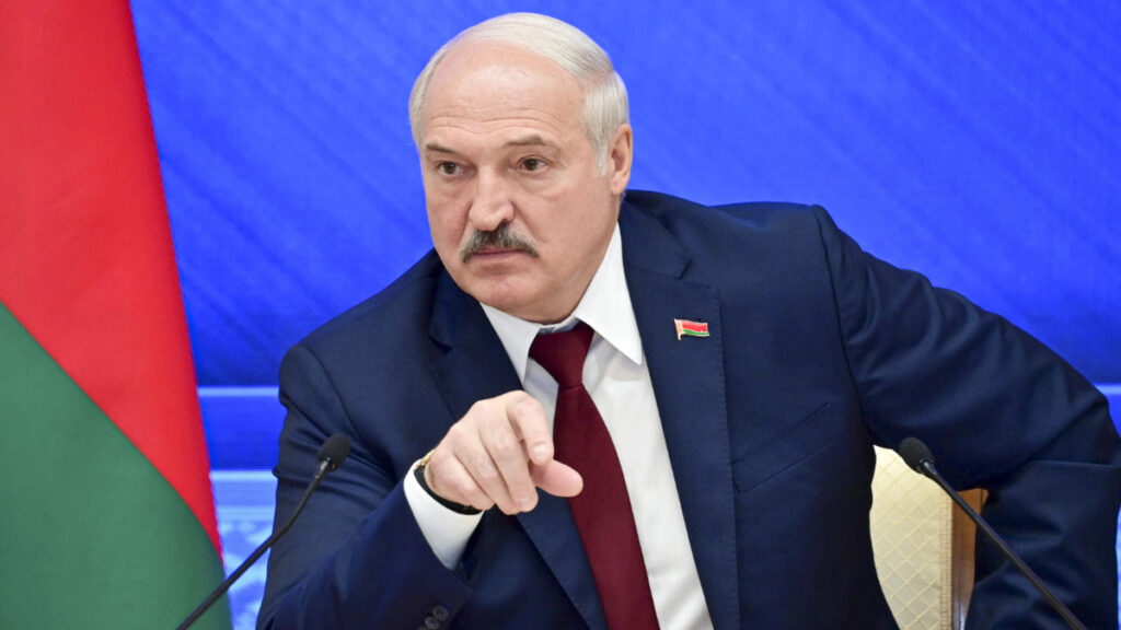 Политика: Лукашенко продолжает выдавливать беженцев в Германию