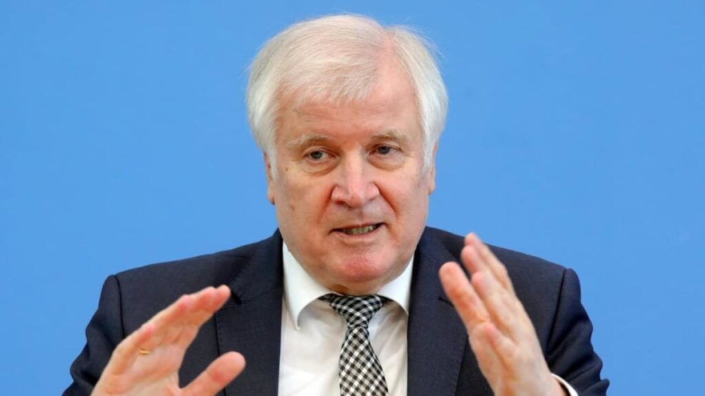 Общество: Глава МВД Германии: «Мы должны помочь Польше на границе»