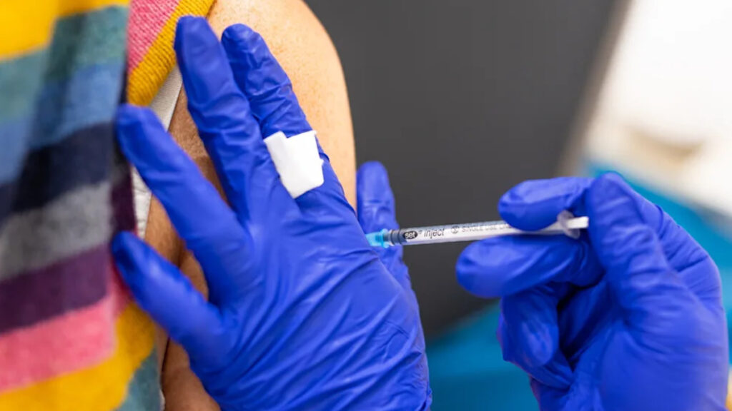 Общество: Семейный врач из Саксонии назвал вакцинацию против COVID-19 «телесным повреждением»