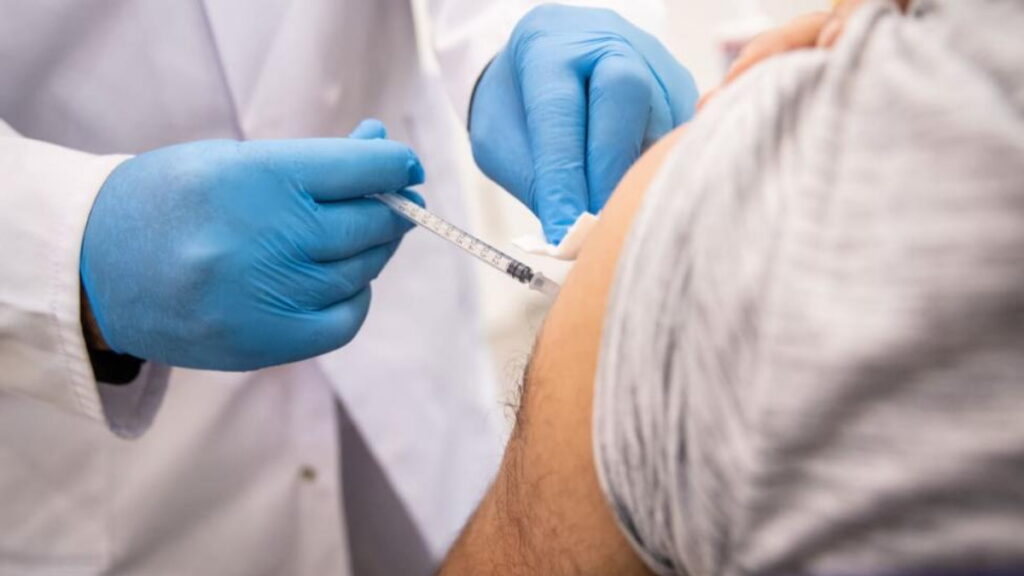 Общество: Защита от «омикрона»: вакцина от нового штамма коронавируса может появиться уже в марте 2022 года