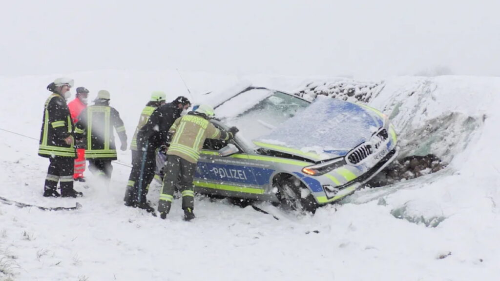 Происшествия: Германию накрыли снегопады: сотни ДТП и десятки пострадавших по всей стране