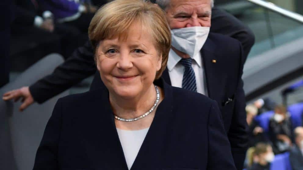 Политика: Правительство Меркель в последний момент приняло очень спорное решение