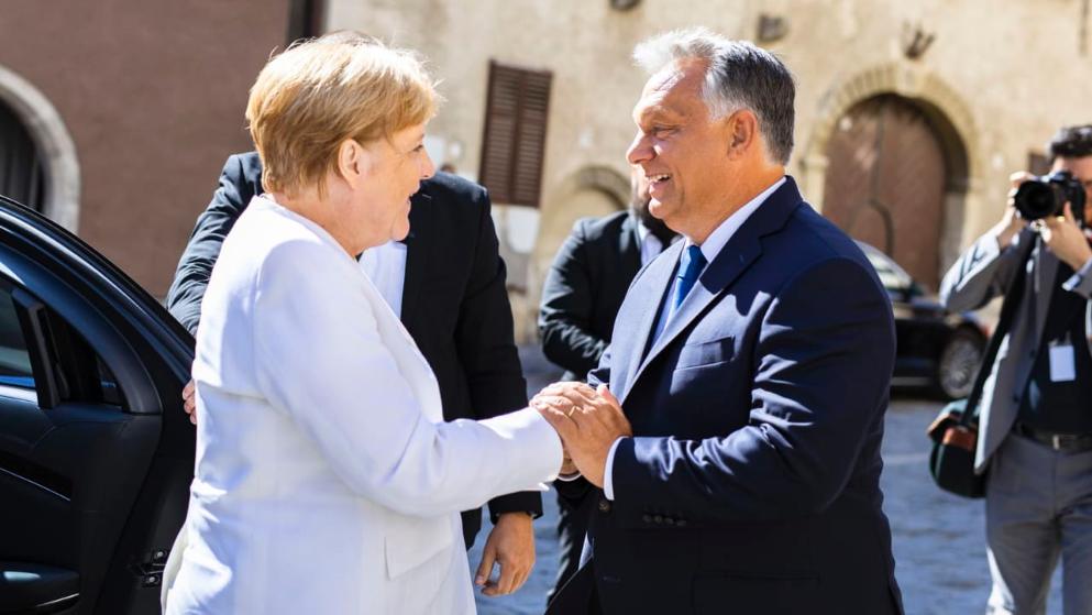Политика: Премьер-министр Венгрии: «Ангела Меркель сломила европейское единство»