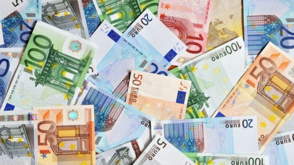 Общество: Наличным Евро исполнилось двадцать лет