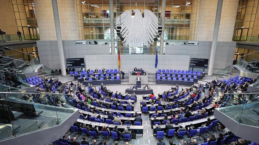 Общество: Германия сократила статус выздоровевшего, но не для депутатов Бундестага