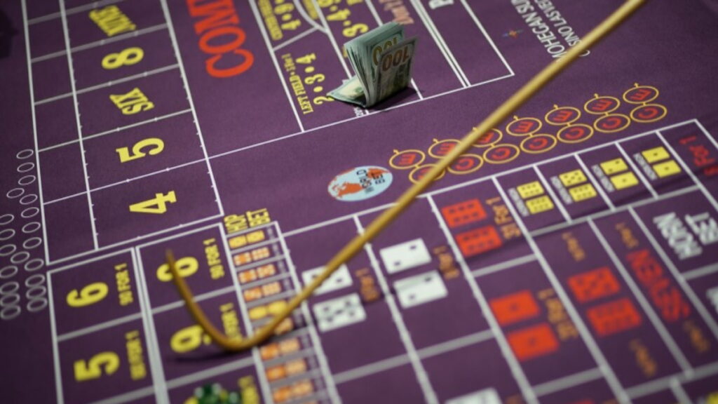 Происшествия: Пожилая монахиня украла $800 000 и потратила их на роскошную жизнь и казино, подробности