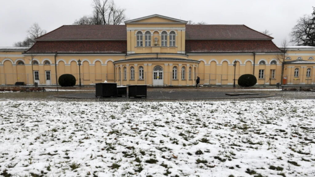 Происшествия: В Дворцовом саду Нойштрелица изнасиловали 11-летнюю девочку, полиция задержала беженца