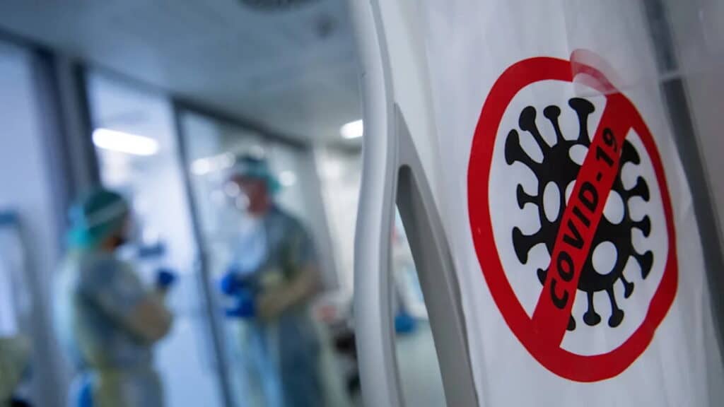 Общество: Германия уже прошла пик заболеваемости? Количество новых случаев заражения коронавирусом упало впервые с декабря