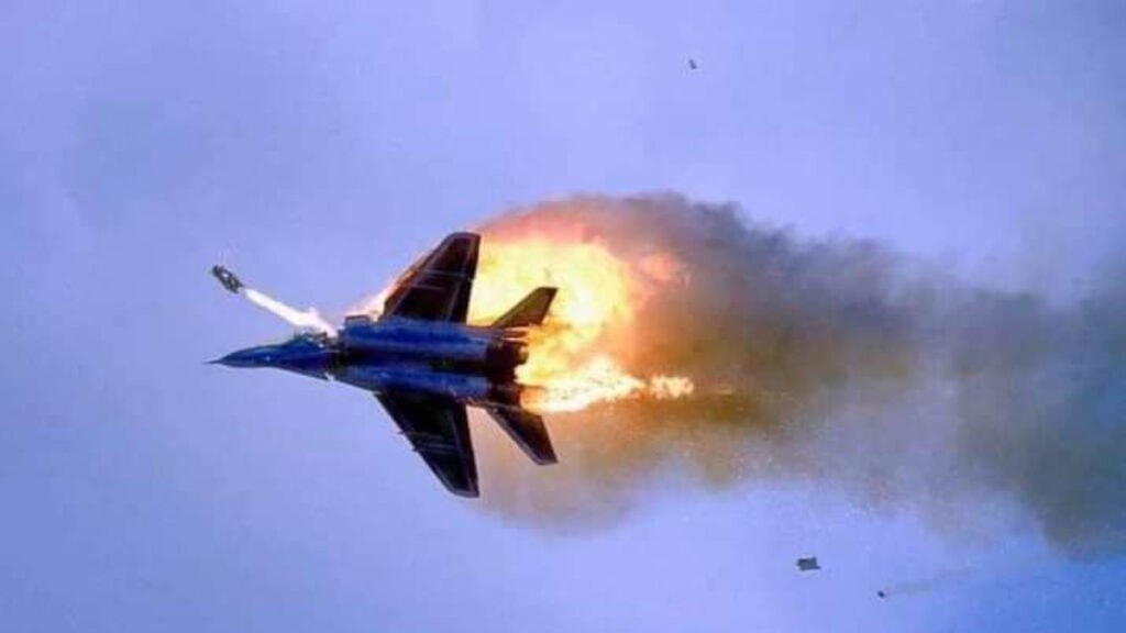 Политика: Украинцы уничтожают бронетехнику и сбили седьмой самолет русских оккупантов (видео)