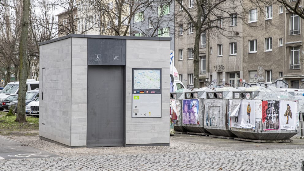 Происшествия: Уже почти 900 случаев: в Берлине банда грабит общественные туалеты