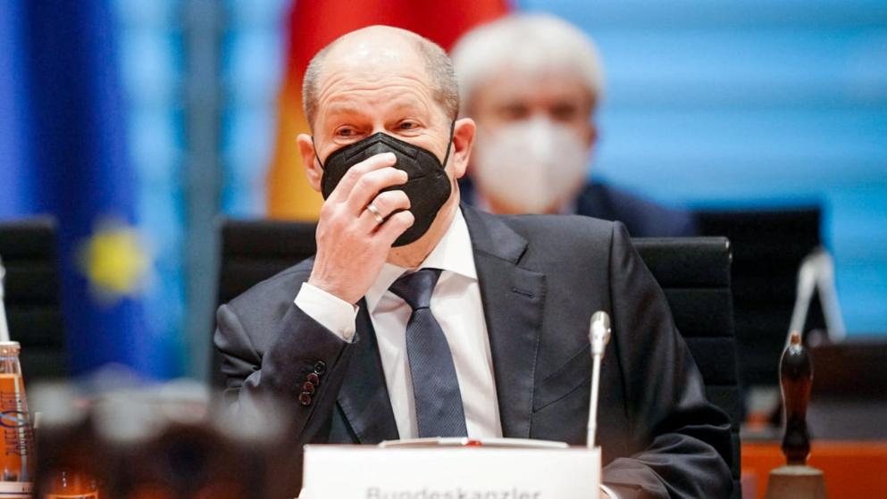 Политика: Все говорят об ослаблении карантинных мер, но не канцлер Шольц