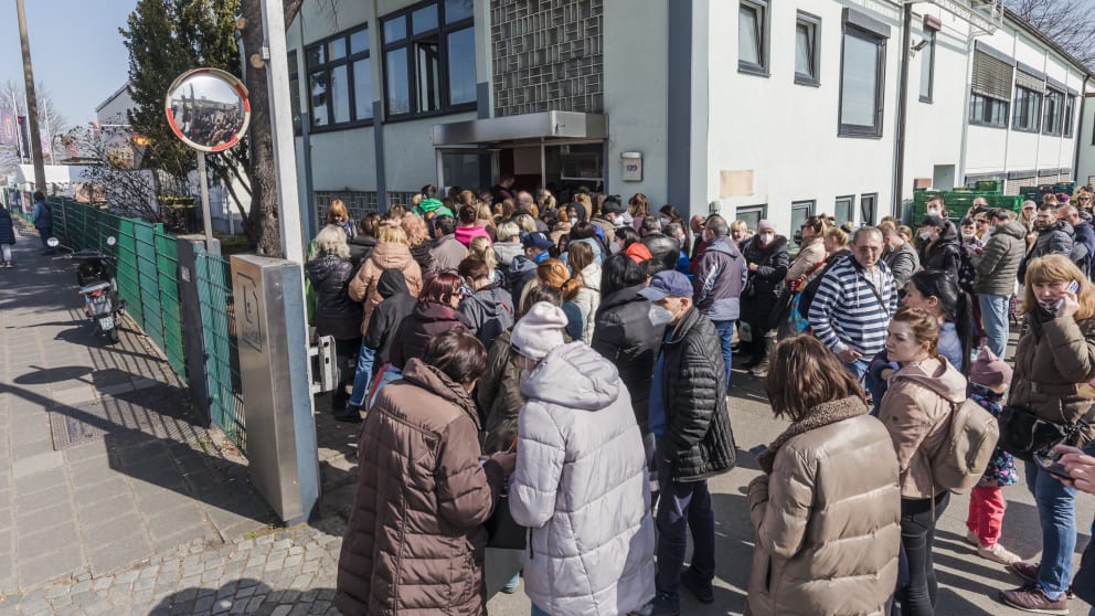 Общество: Слишком много беженцев: немецкие благотворительные организации не справляются
