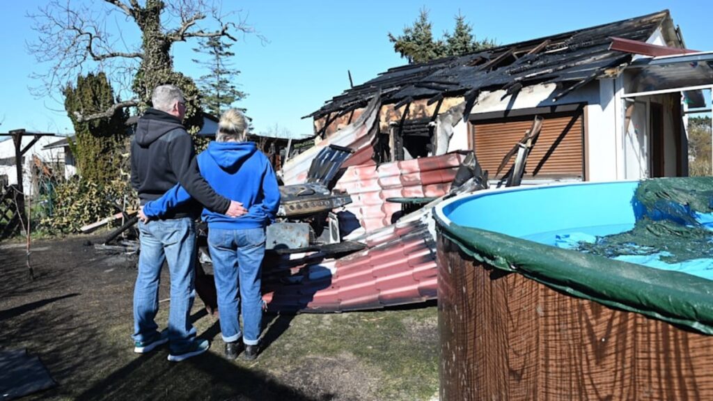 Общество: В Берлине неизвестные сожгли домик с украинским флагом