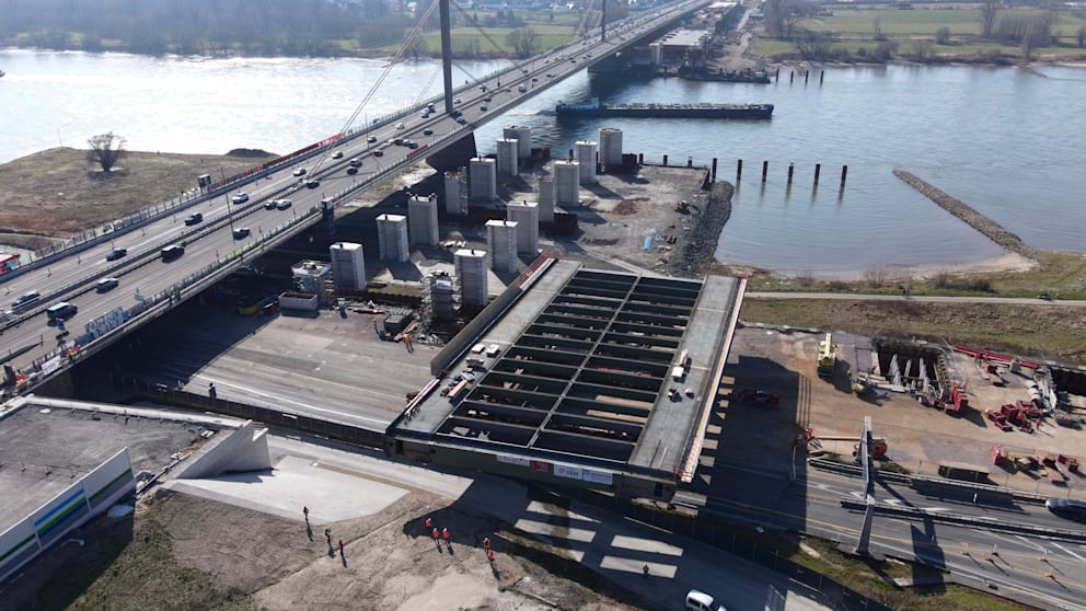 Общество: На А1 будет новый мост: на Рейне начались монтажные работы