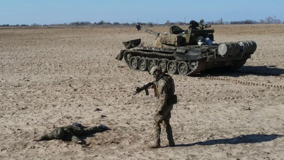 Отовсюду обо всем: Не видит смысла в войне: российский солдат обменял танк на украинское гражданство