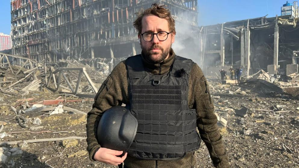 Происшествия: Засыпают и просыпаются под взрывы: немецкие журналисты рассказывают о военном аду в Украине