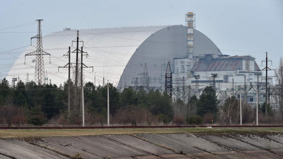 Происшествия: Российские оккупанты захватили Чернобыльскую АЭС: что на самом деле происходит на станции