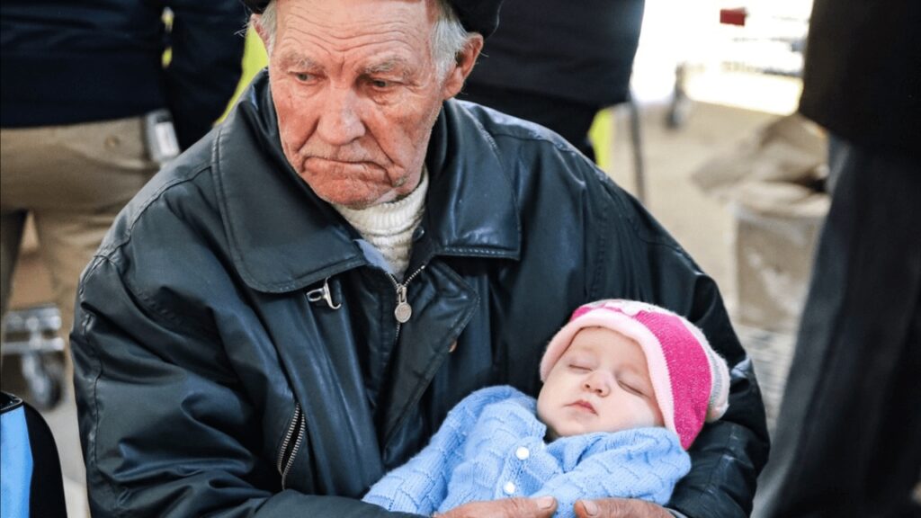 Происшествия: Бегство от войны: дедушка-герой проехал 1 000 км, чтобы спасти свою семью