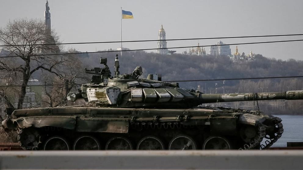 Политика: Танки, бронированные машины, ракетные установки: Путин вооружает украинскую армию