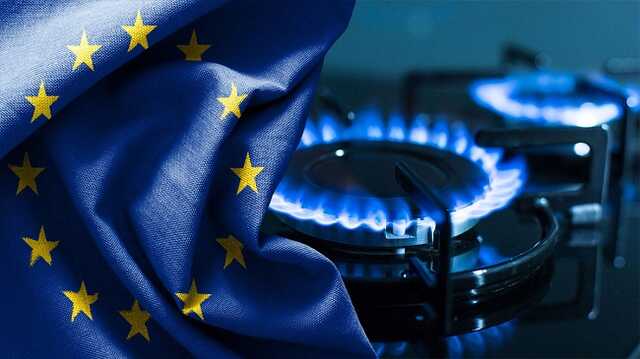 флаг ЕС и горящий газ