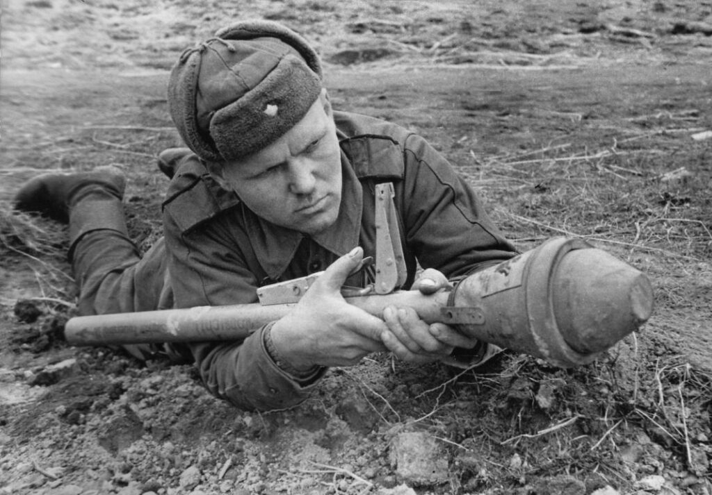 Общество: Панцерфауст - самое известное противотанковое орудие Второй мировой войны