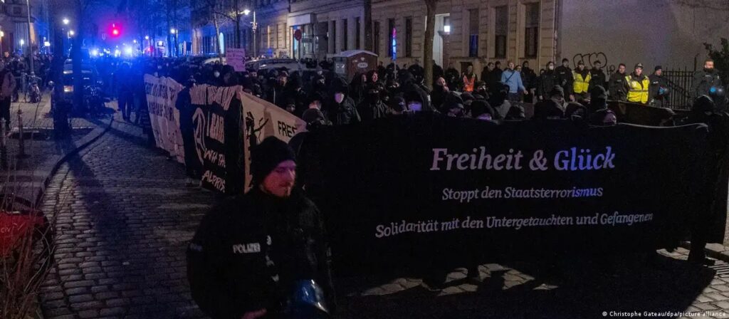 Общество: Митинг  в Берлине в поддержку бывшей террористки RAF