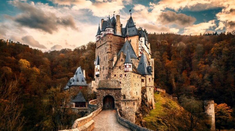 Культура: Замок Эльц в Германии