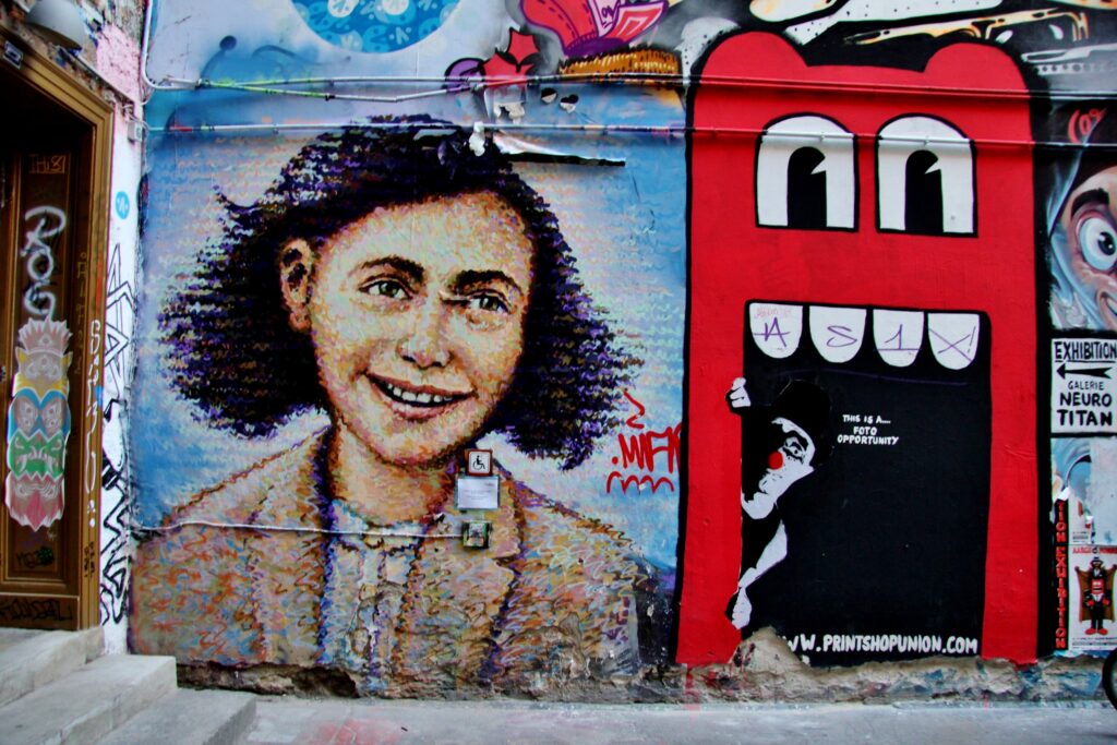 граффити на стене в берлине